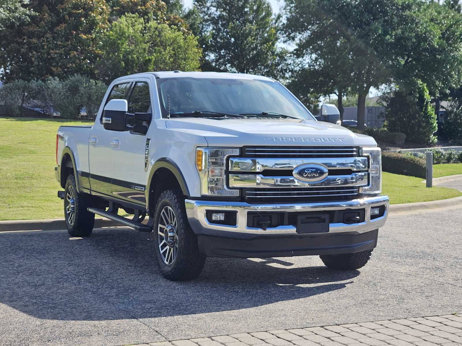 Used 2017 Oxford White/Magnetic Ford Lariat image 4