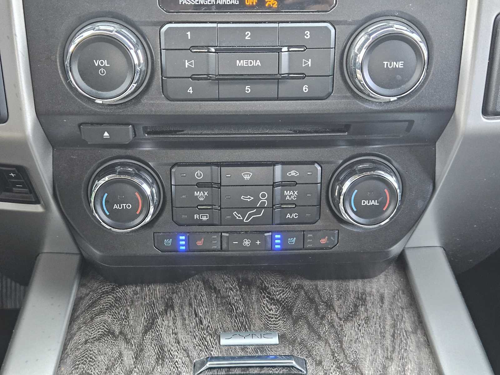 Used 2017 Oxford White/Magnetic Ford Lariat image 16