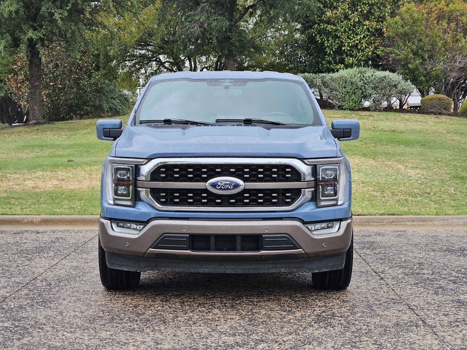 Used 2023 Azure Gray Metallic Tri-Coat/Stone Gray Ford King Ranch image 2
