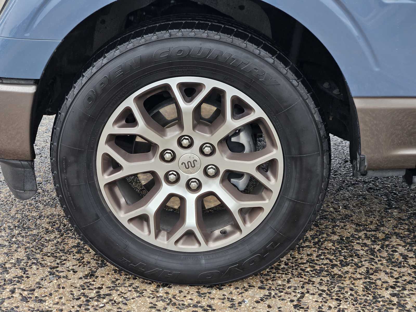 Used 2023 Azure Gray Metallic Tri-Coat/Stone Gray Ford King Ranch image 9