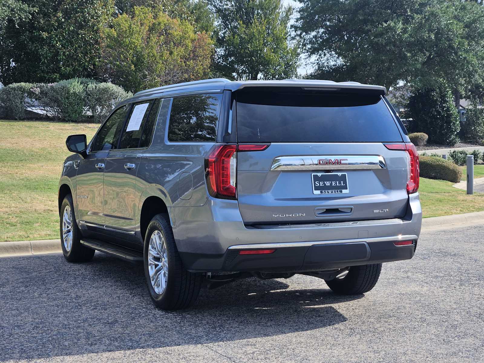 Used 2021 Satin Steel Metallic GMC SLT image 4