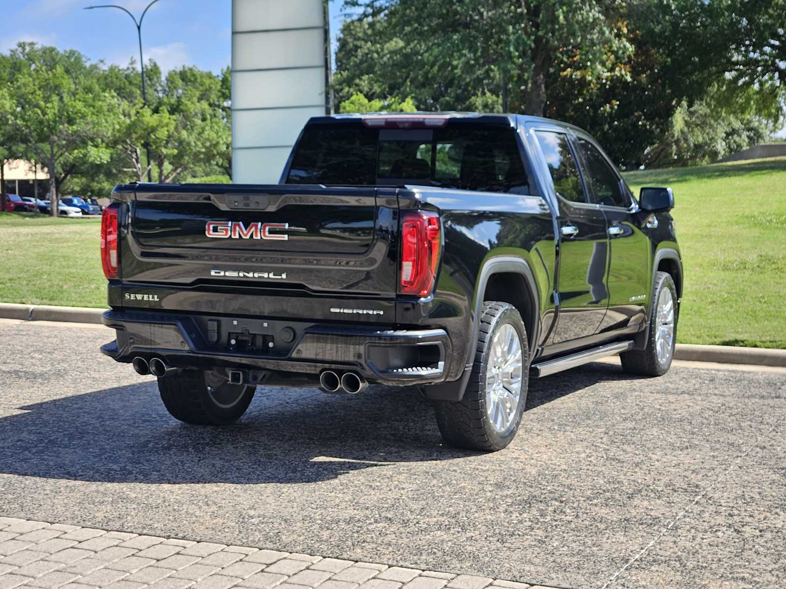 Used 2021 Onyx Black GMC Denali image 7