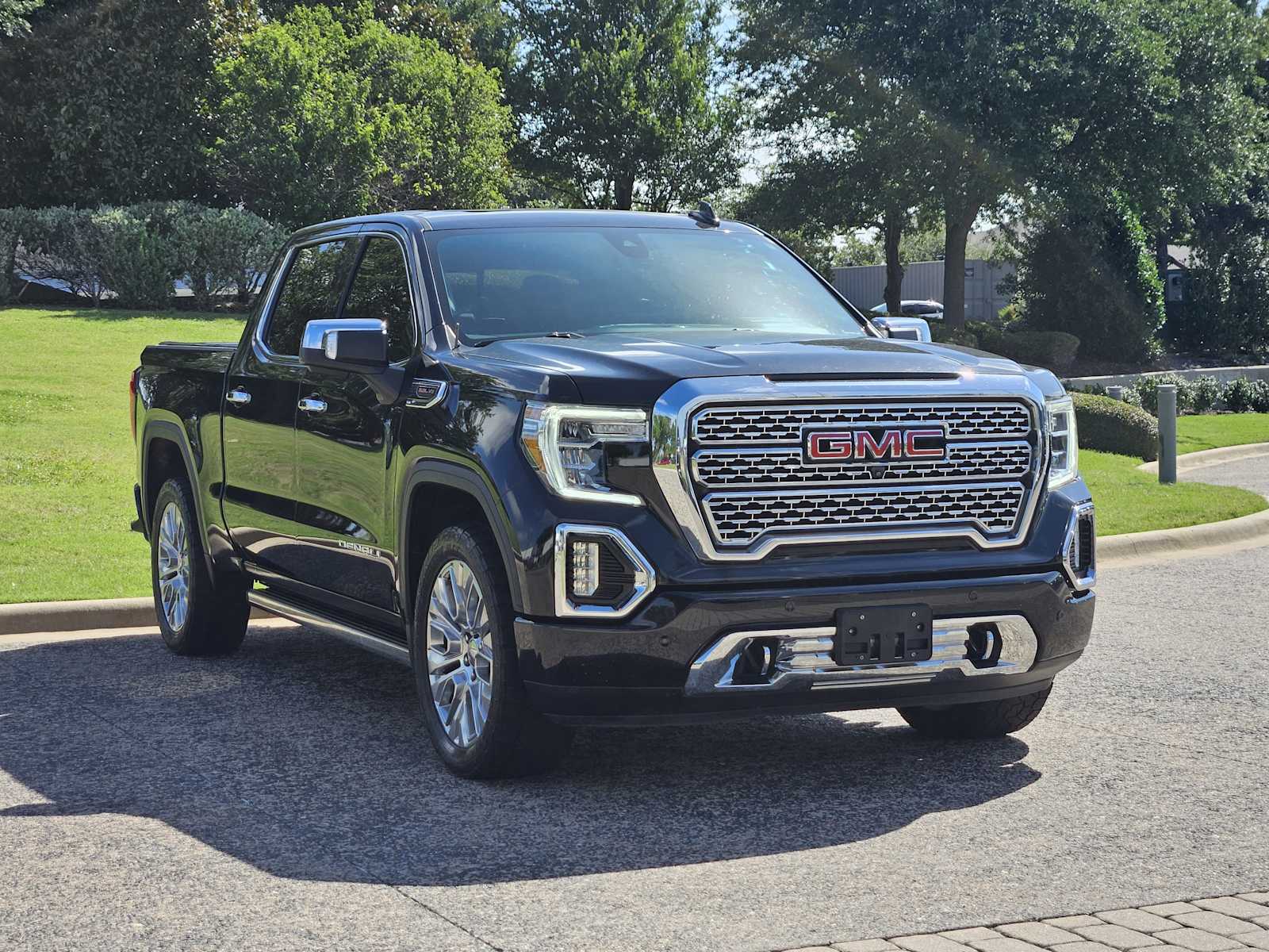 Used 2021 Onyx Black GMC Denali image 4