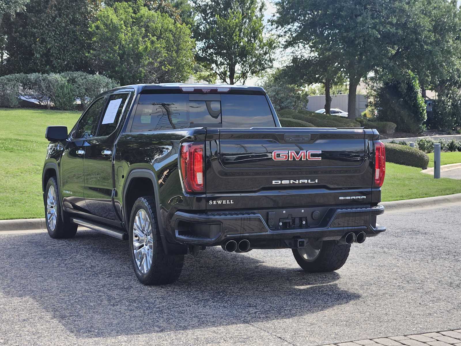 Used 2021 Onyx Black GMC Denali image 5