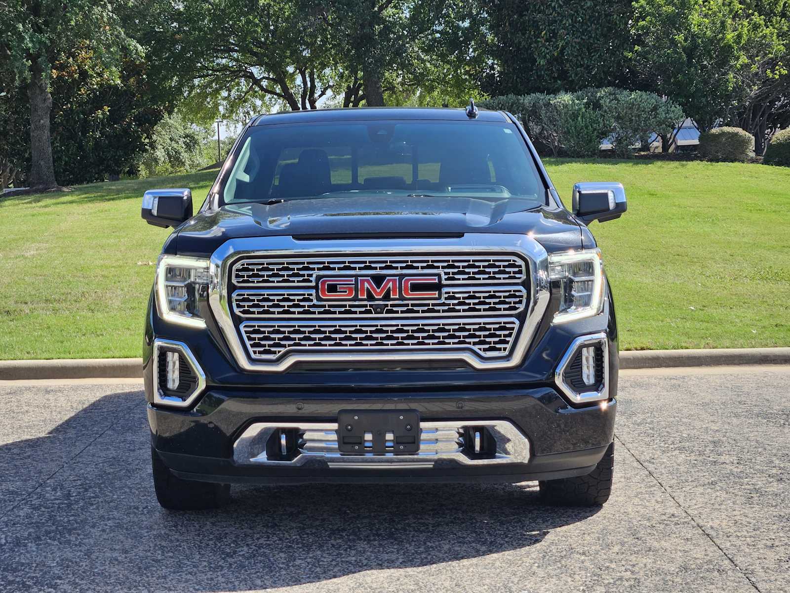 Used 2021 Onyx Black GMC Denali image 2
