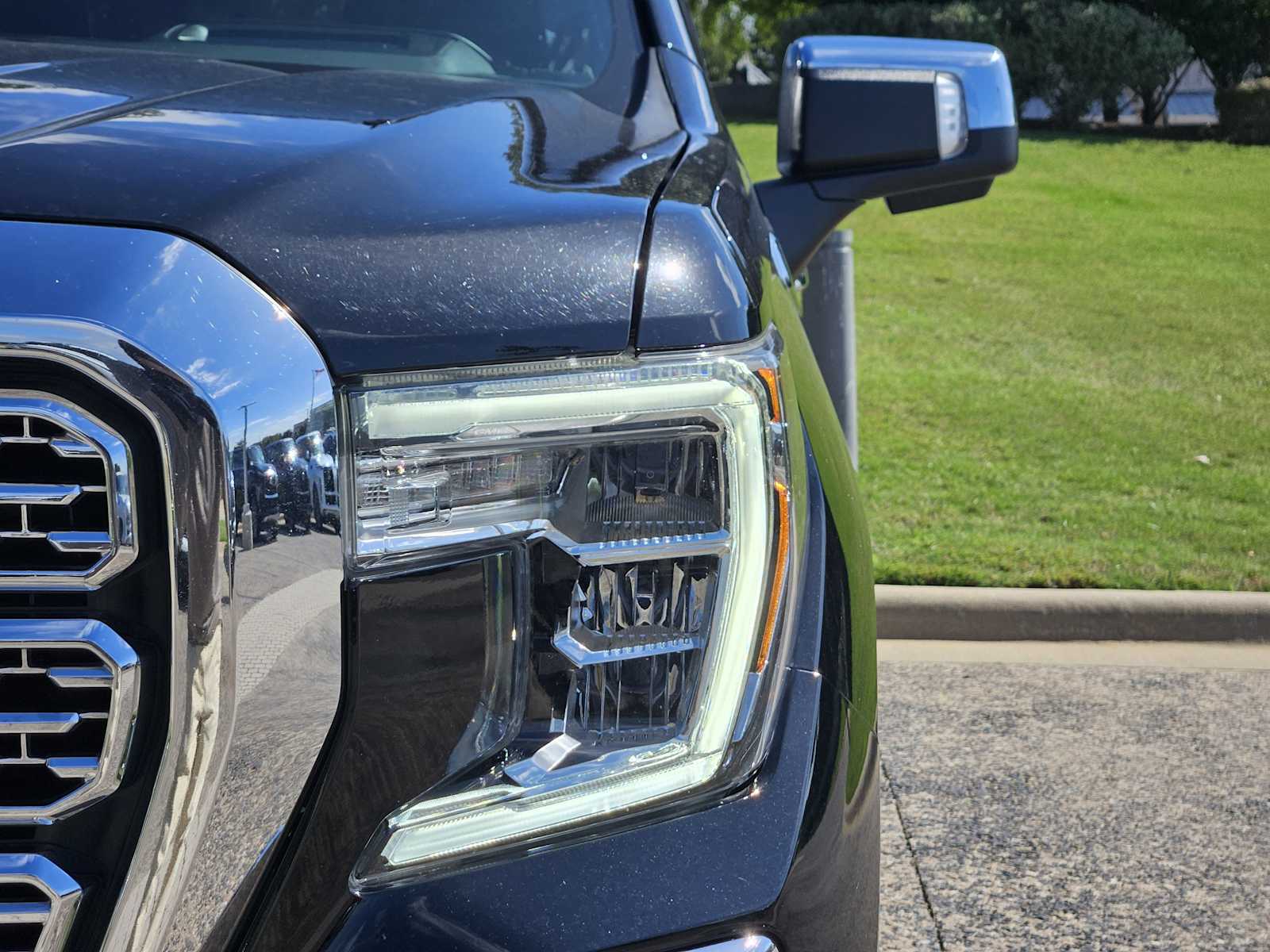 Used 2021 Onyx Black GMC Denali image 9