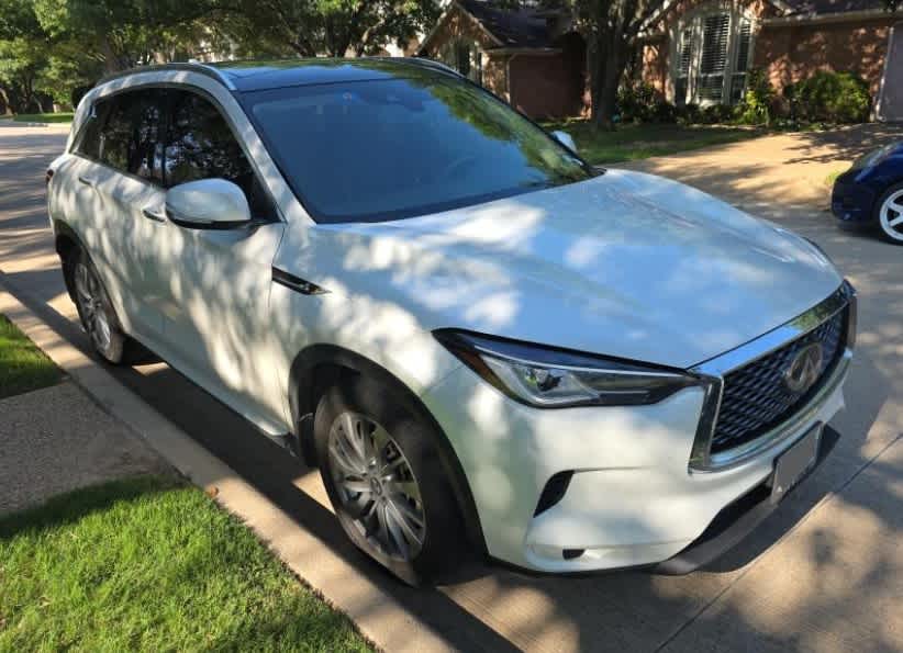 Certified Used 2023 Radiant White INFINITI LUXE image 2