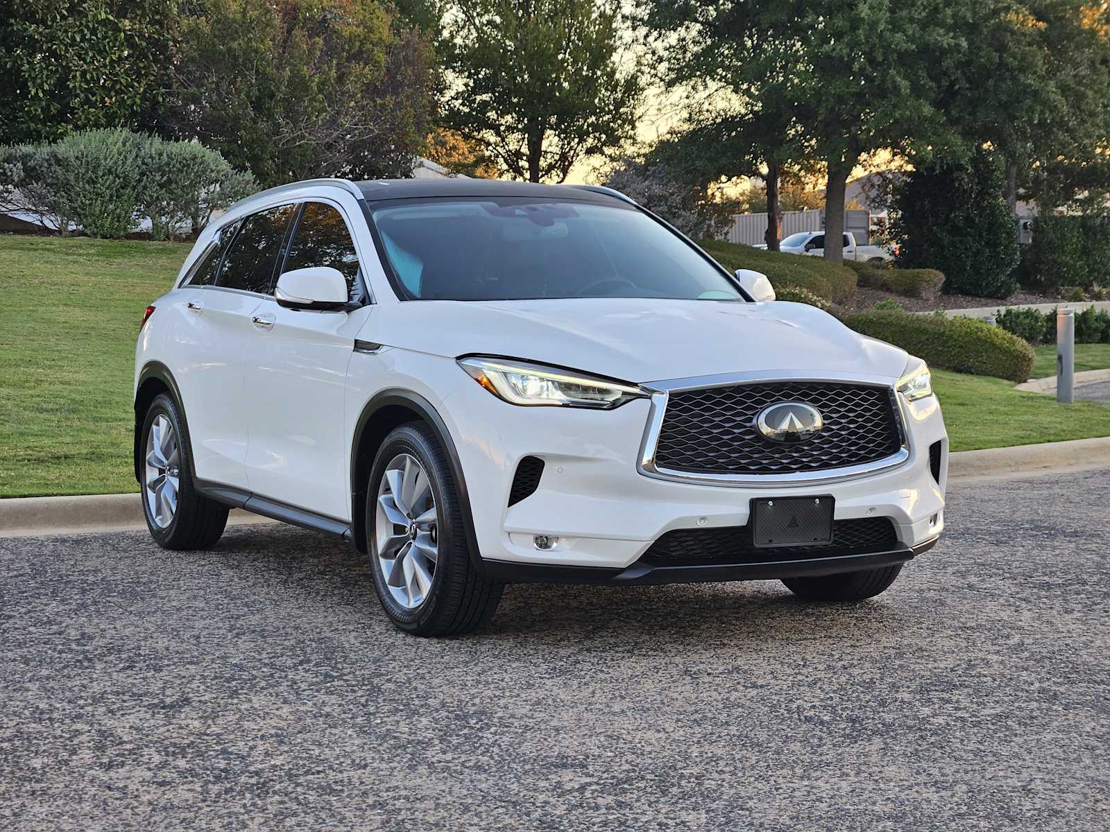 Used 2021 Lunar White INFINITI ESSENTIAL image 2