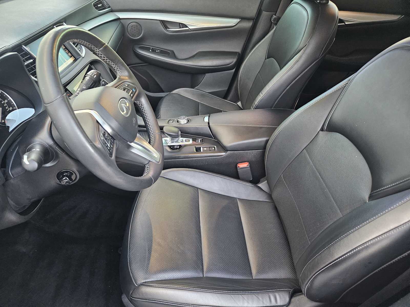 Used 2021 Lunar White INFINITI ESSENTIAL image 9