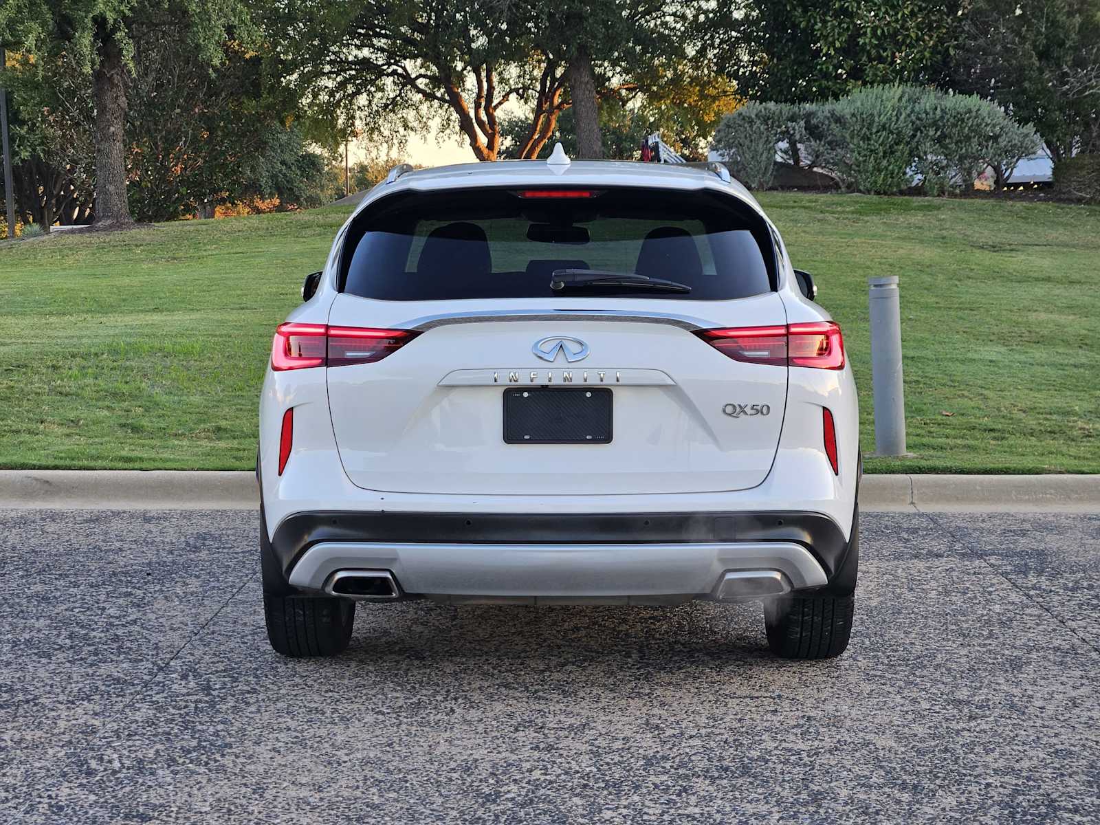 Used 2021 Lunar White INFINITI ESSENTIAL image 4