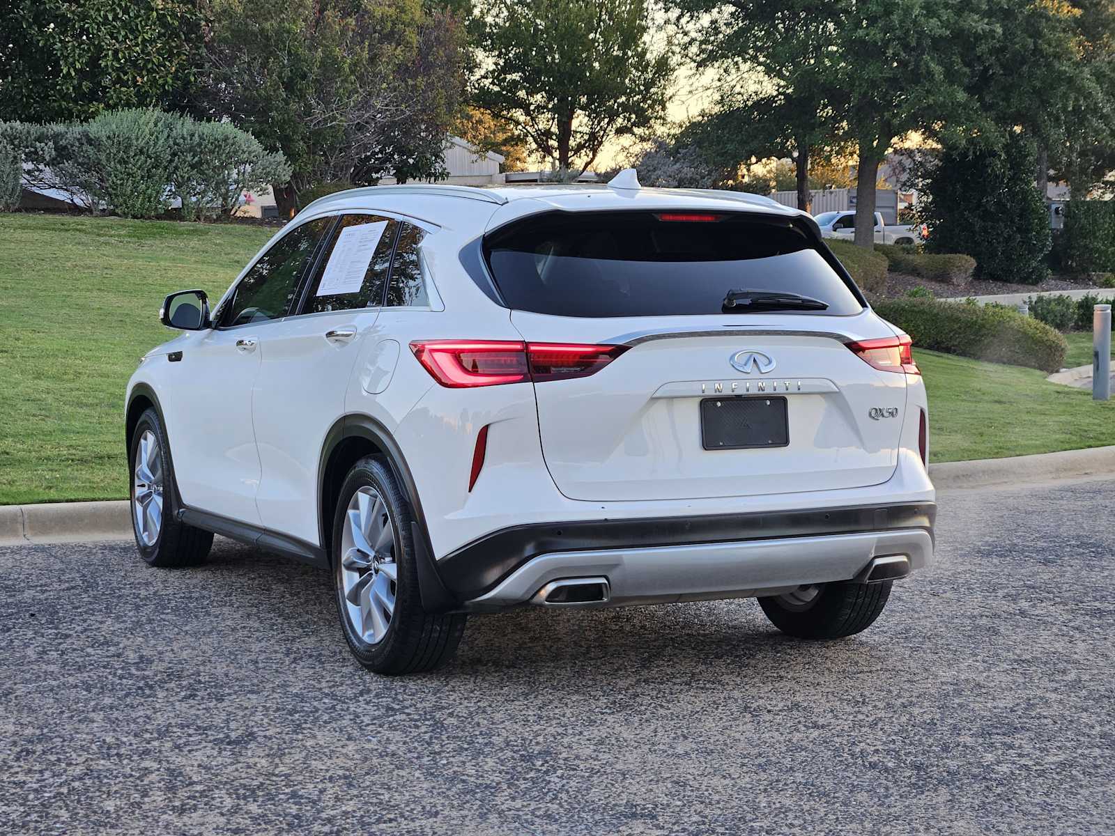 Used 2021 Lunar White INFINITI ESSENTIAL image 3