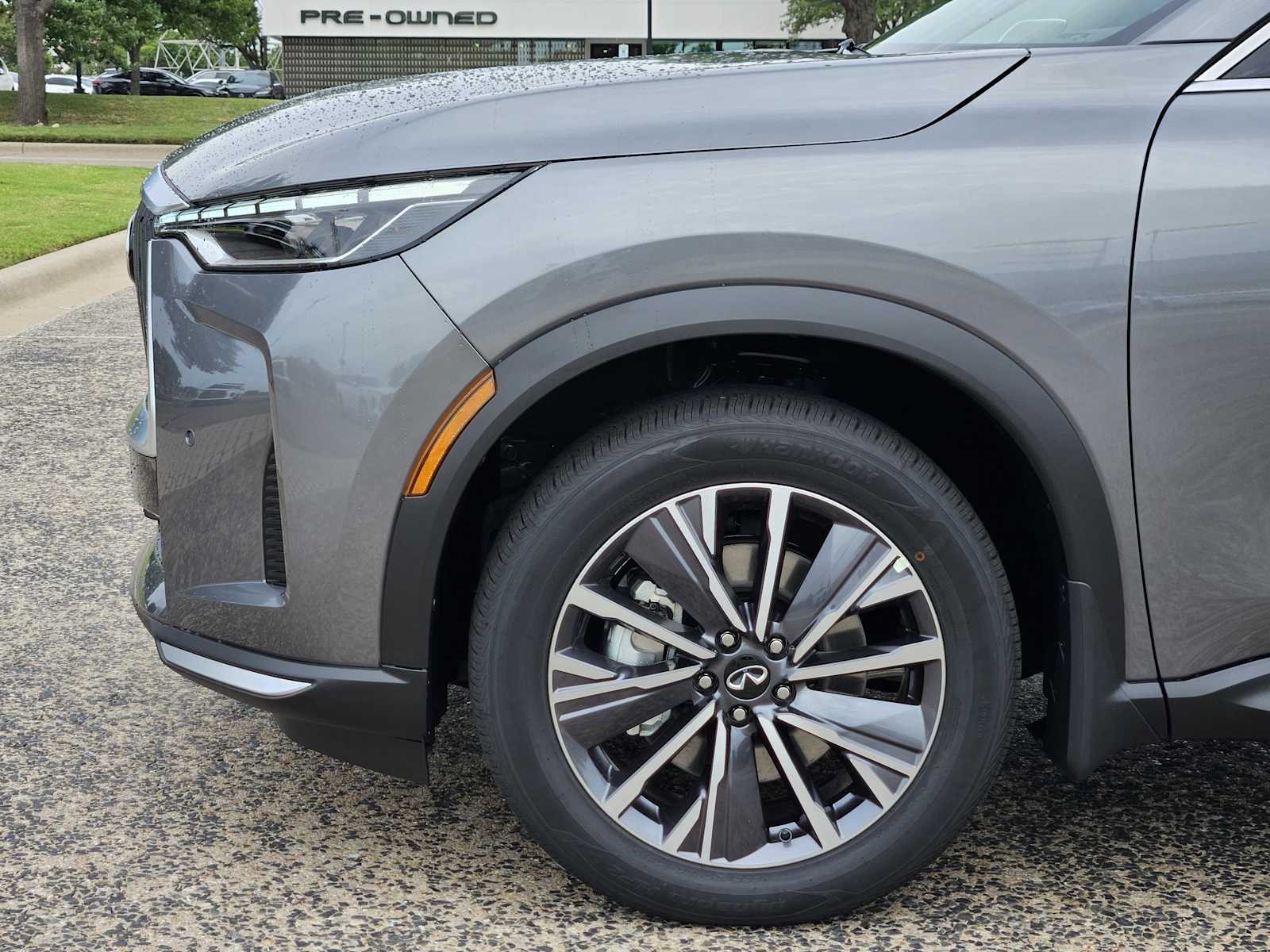 New 2027 GRAPHITE SHADOW INFINITI LUXE image 5