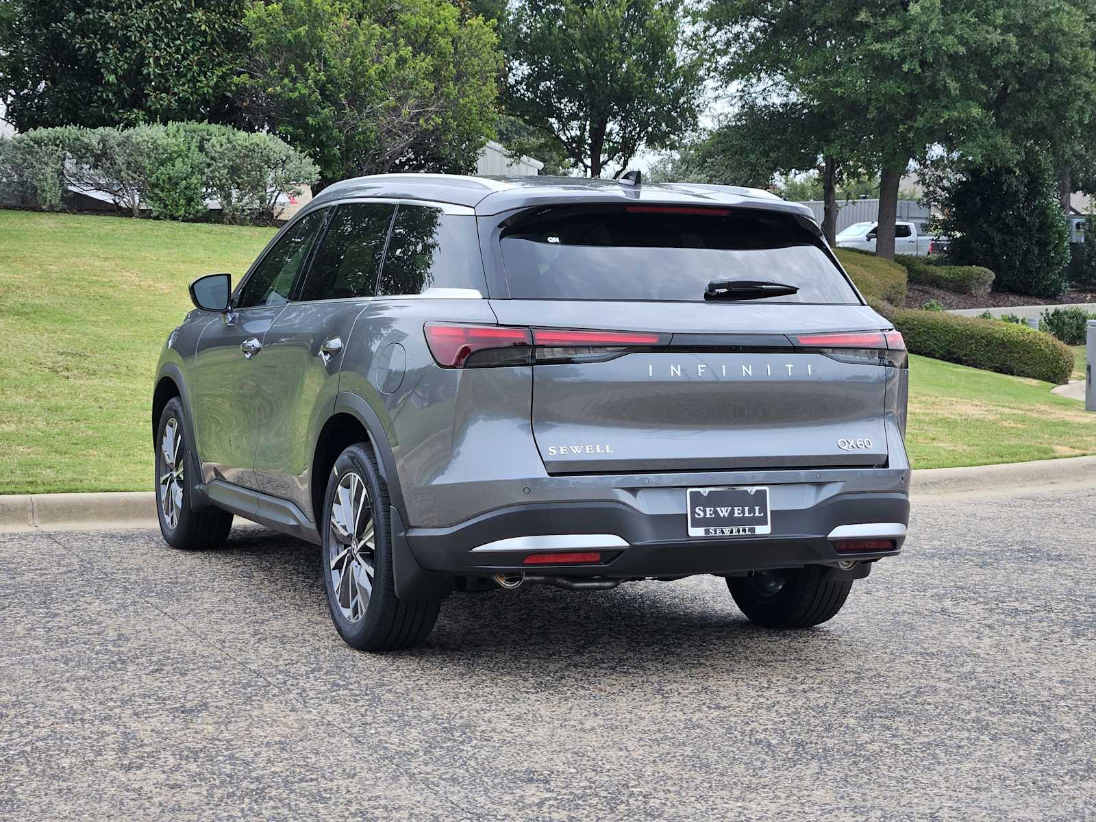 New 2027 GRAPHITE SHADOW INFINITI LUXE image 3