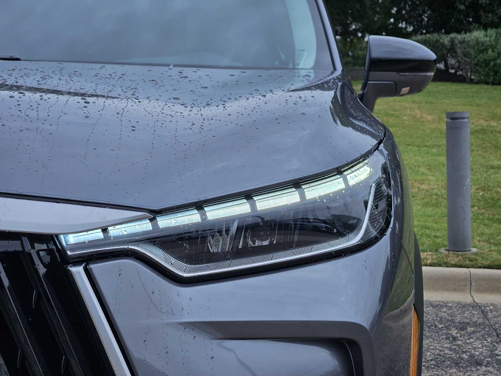 New 2027 GRAPHITE SHADOW INFINITI LUXE image 6