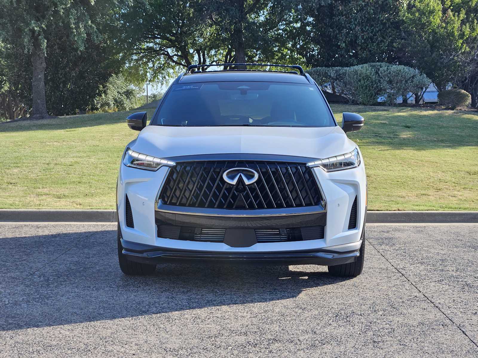 Certified Used 2027 Radiant White/Black Obsidian INFINITI SPORT image 2