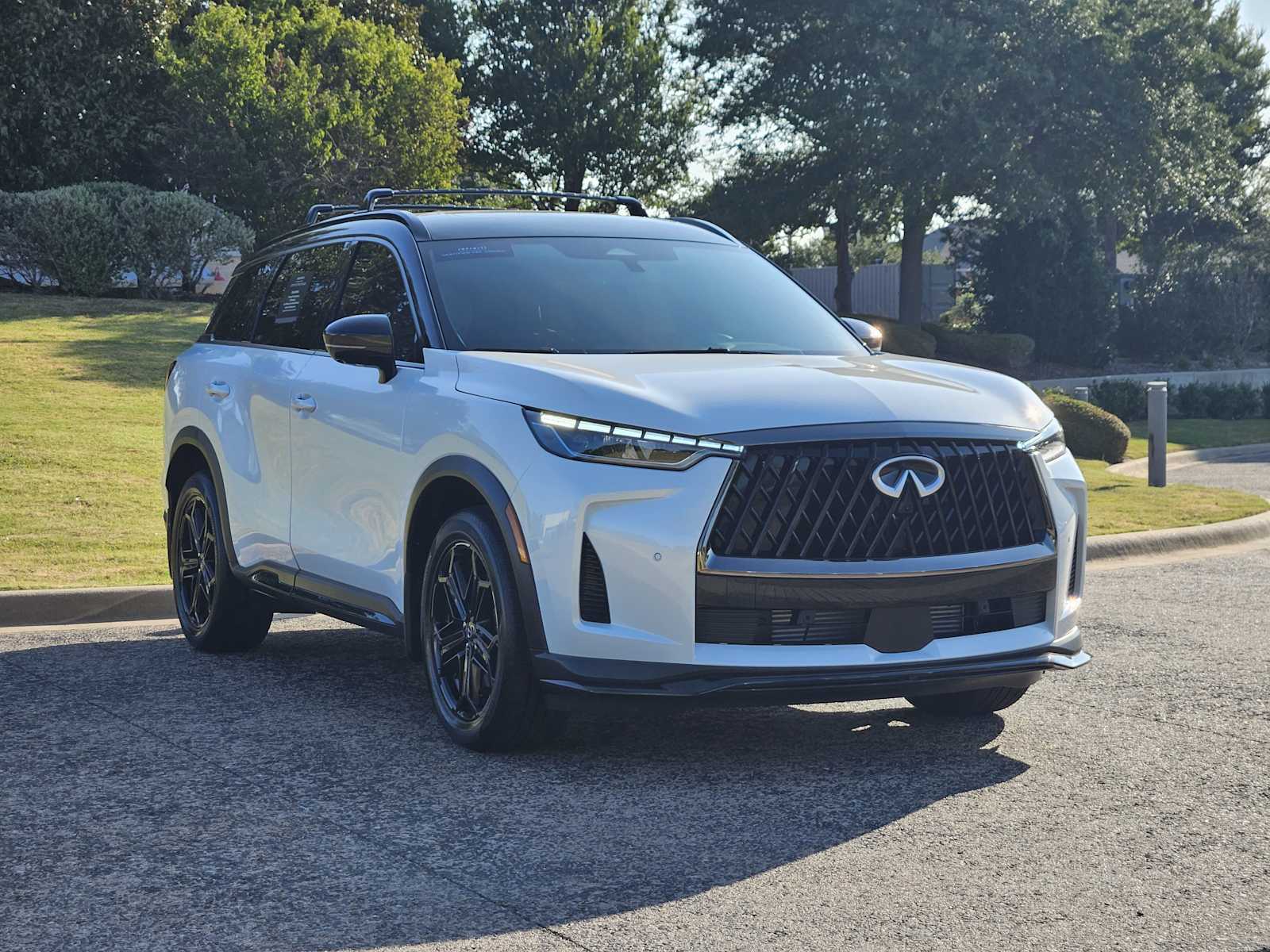 Certified Used 2027 Radiant White/Black Obsidian INFINITI SPORT image 4