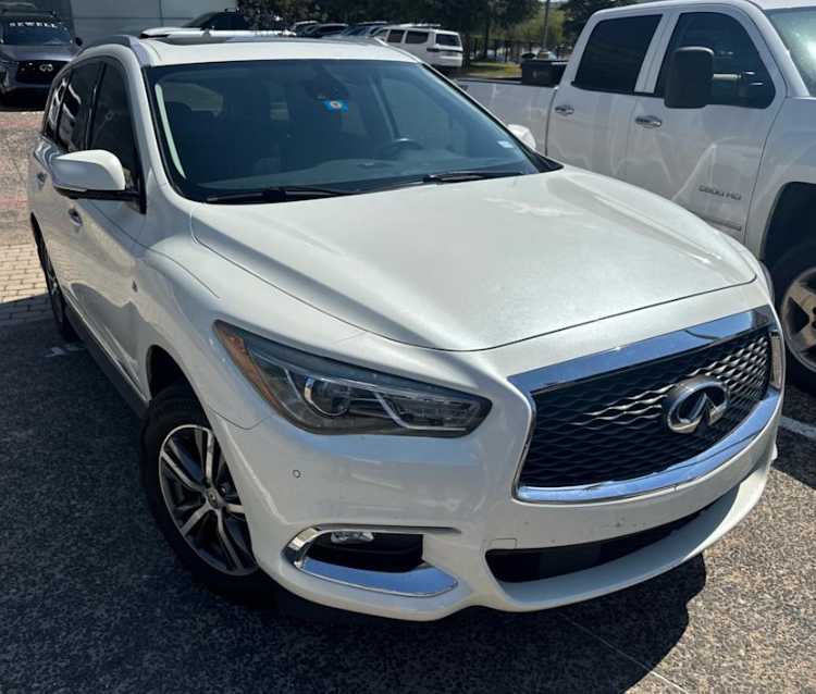 Used 2020 Majestic White INFINITI LUXE image 2