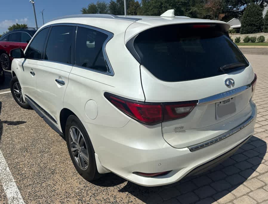Used 2020 Majestic White INFINITI LUXE image 3
