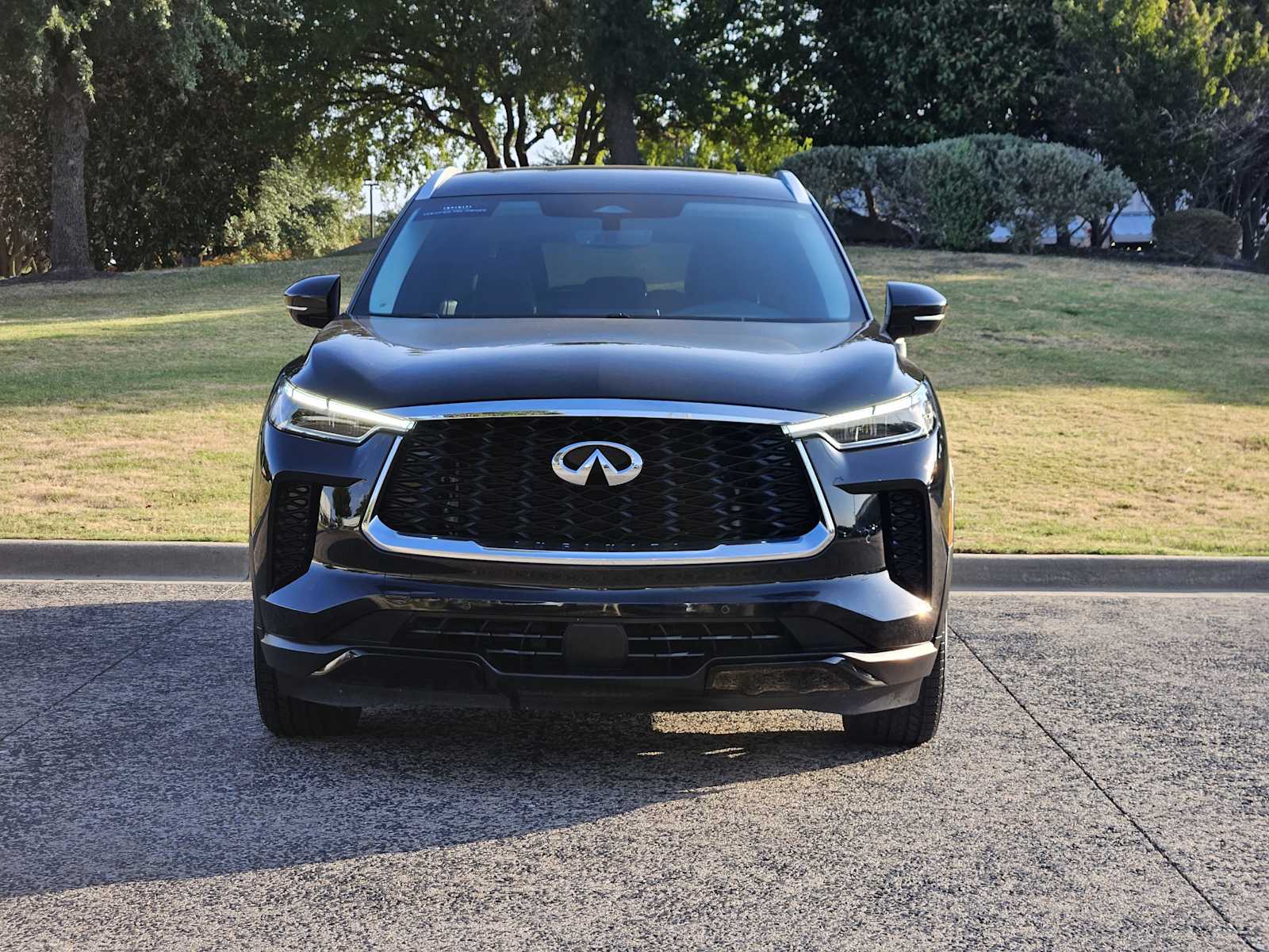 Certified Used 2024 Mineral Black INFINITI LUXE image 2