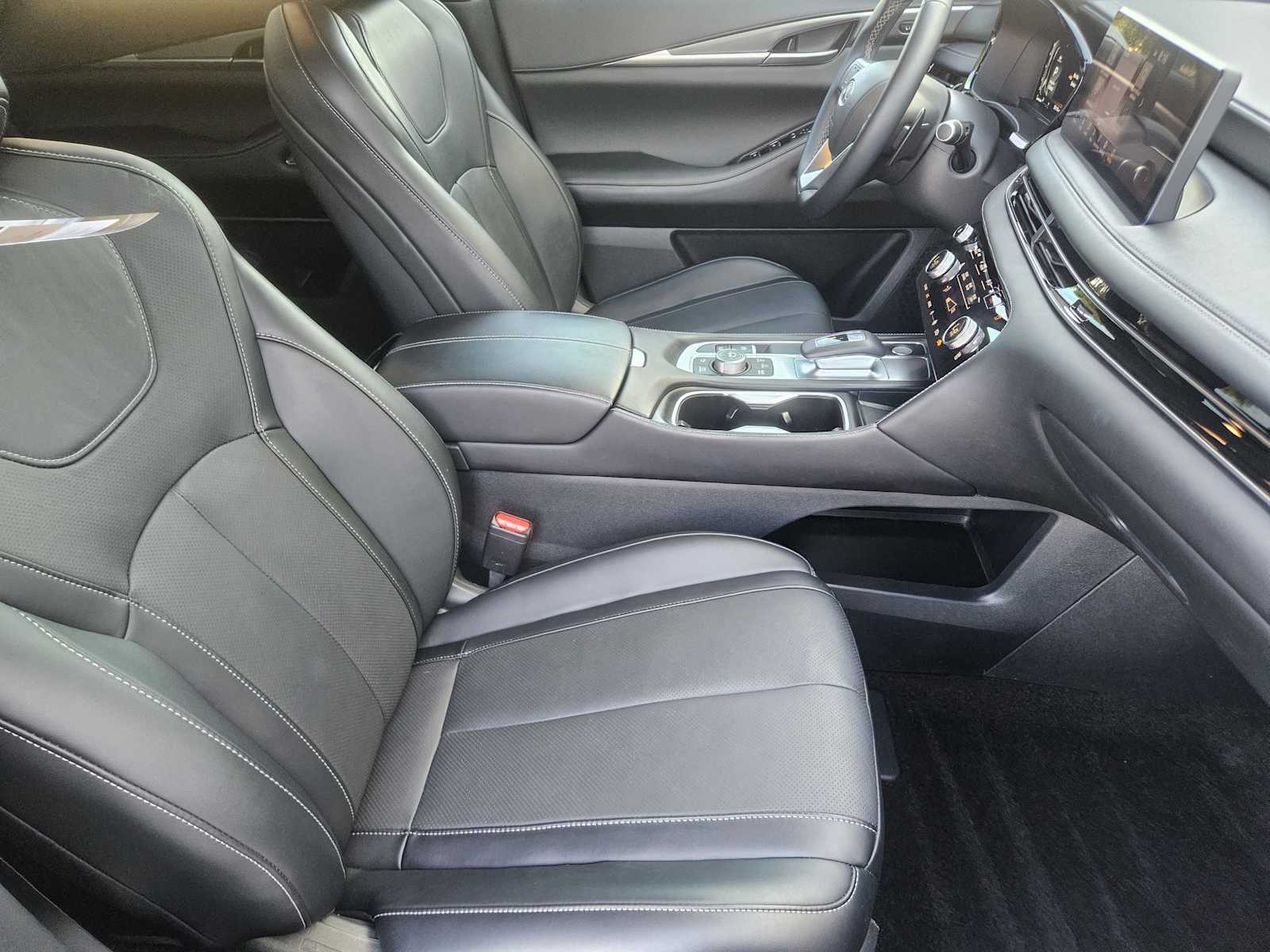 Certified Used 2024 Mineral Black INFINITI LUXE image 13