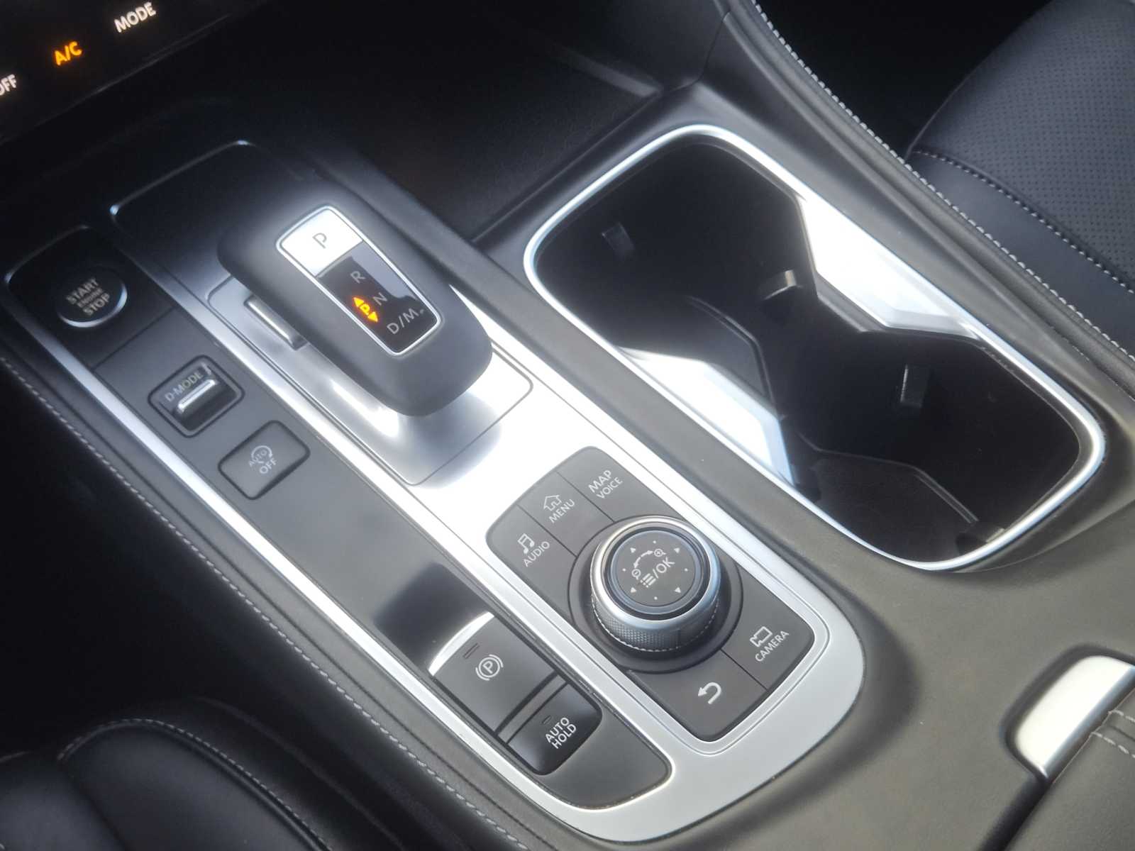 Certified Used 2024 Mineral Black INFINITI LUXE image 18