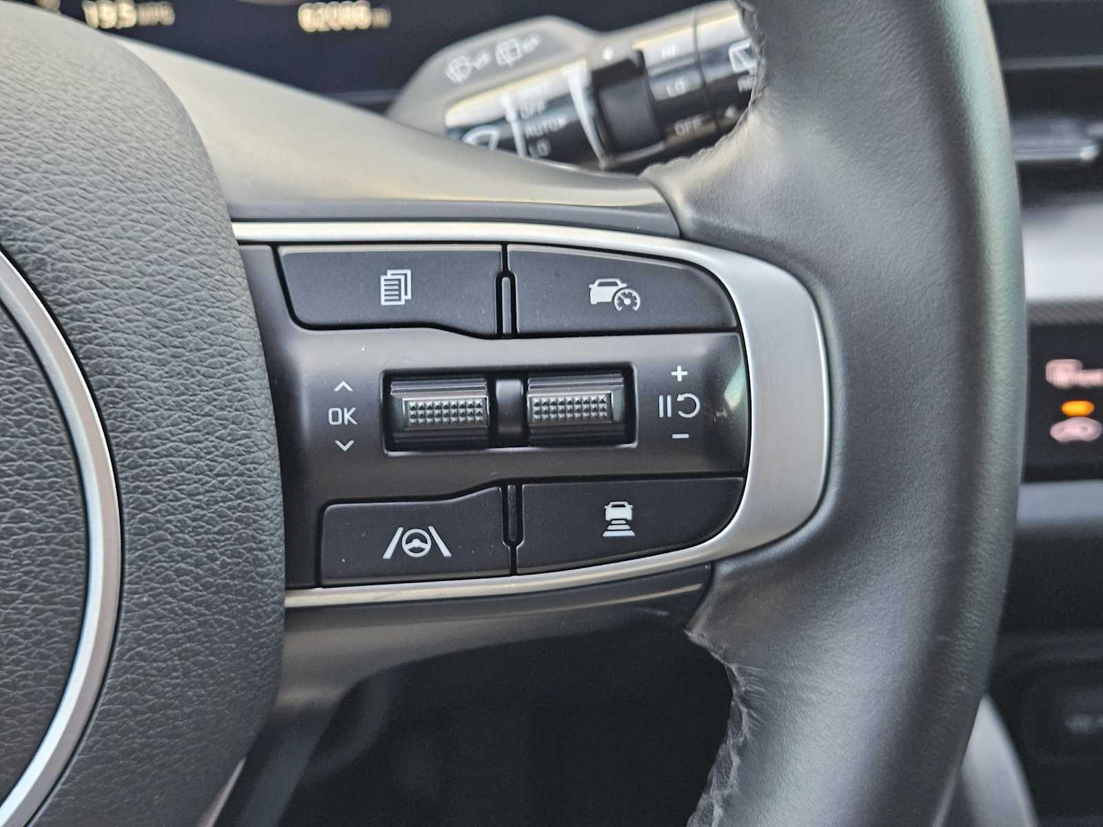 Used 2023 Wolf Gray Kia SX image 25