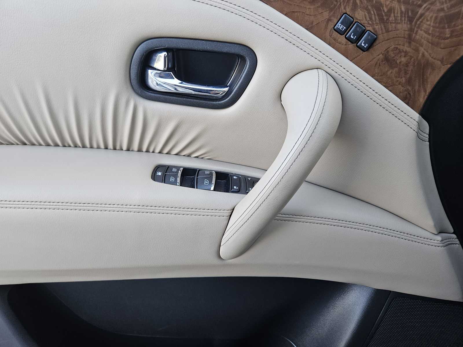 Used 2023 Aspen White Tricoat Nissan SL image 19