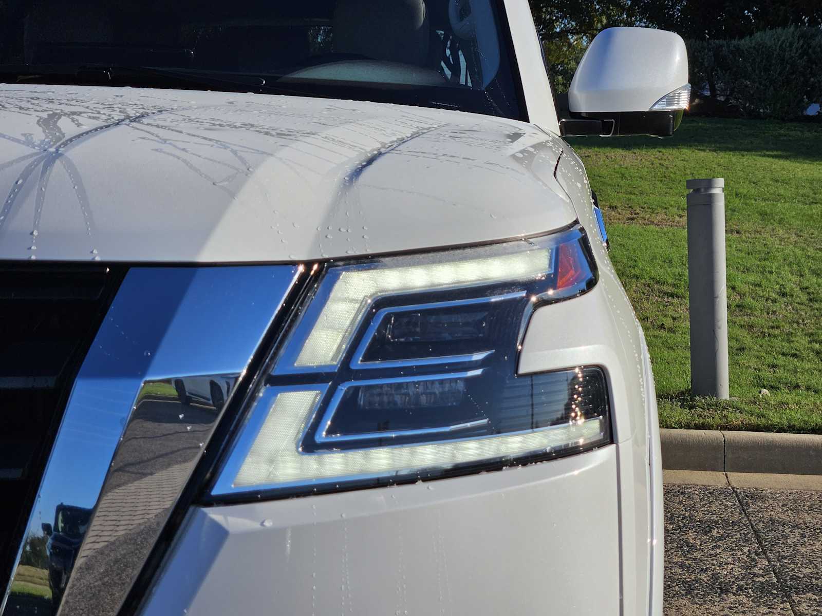Used 2023 Aspen White Tricoat Nissan SL image 8