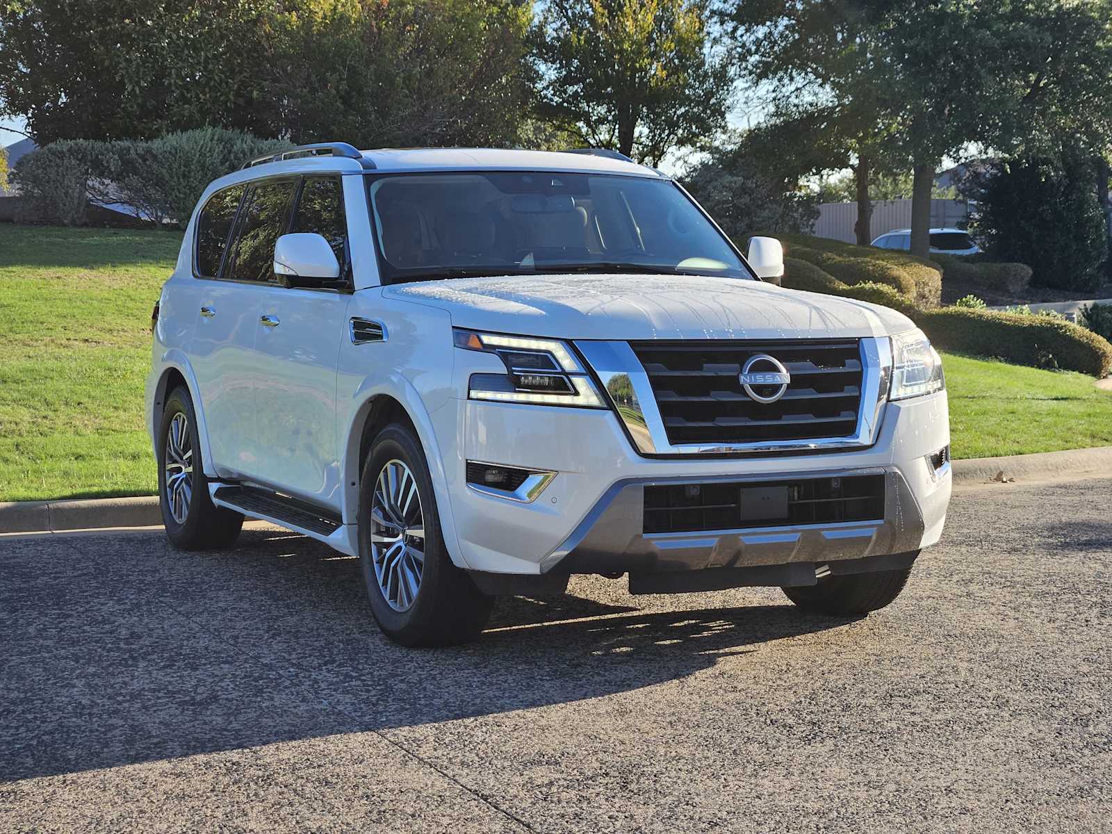 Used 2023 Aspen White Tricoat Nissan SL image 3