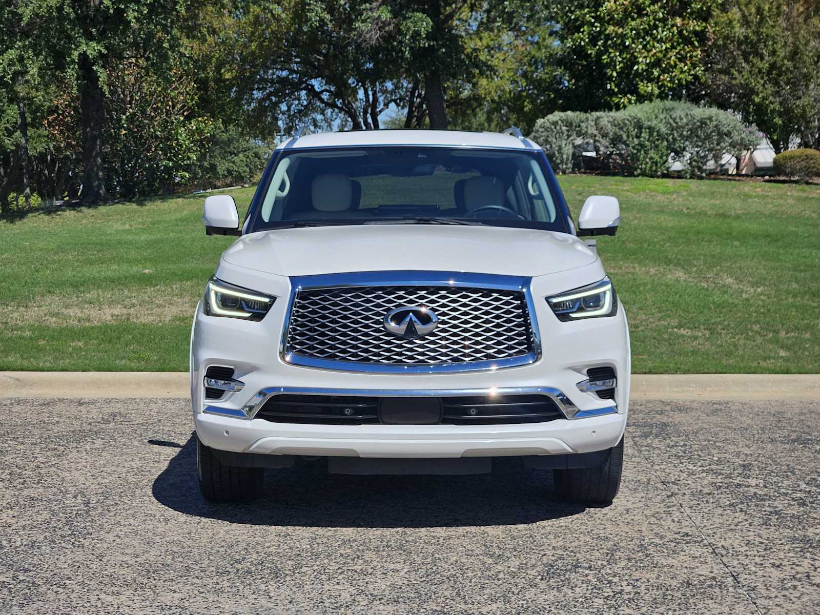 Certified Used 2022 Moonstone White INFINITI LUXE image 2