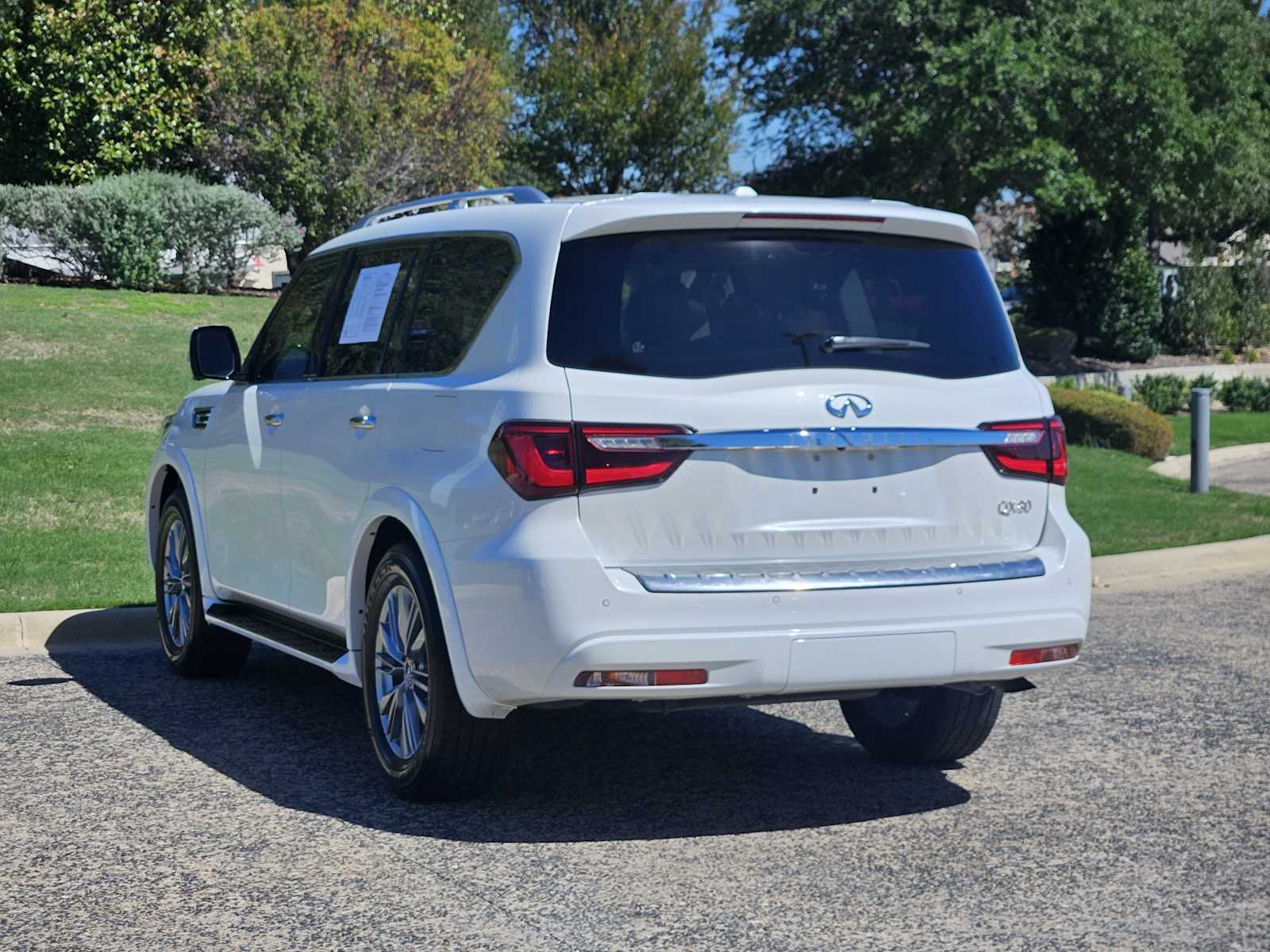 Certified Used 2022 Moonstone White INFINITI LUXE image 4