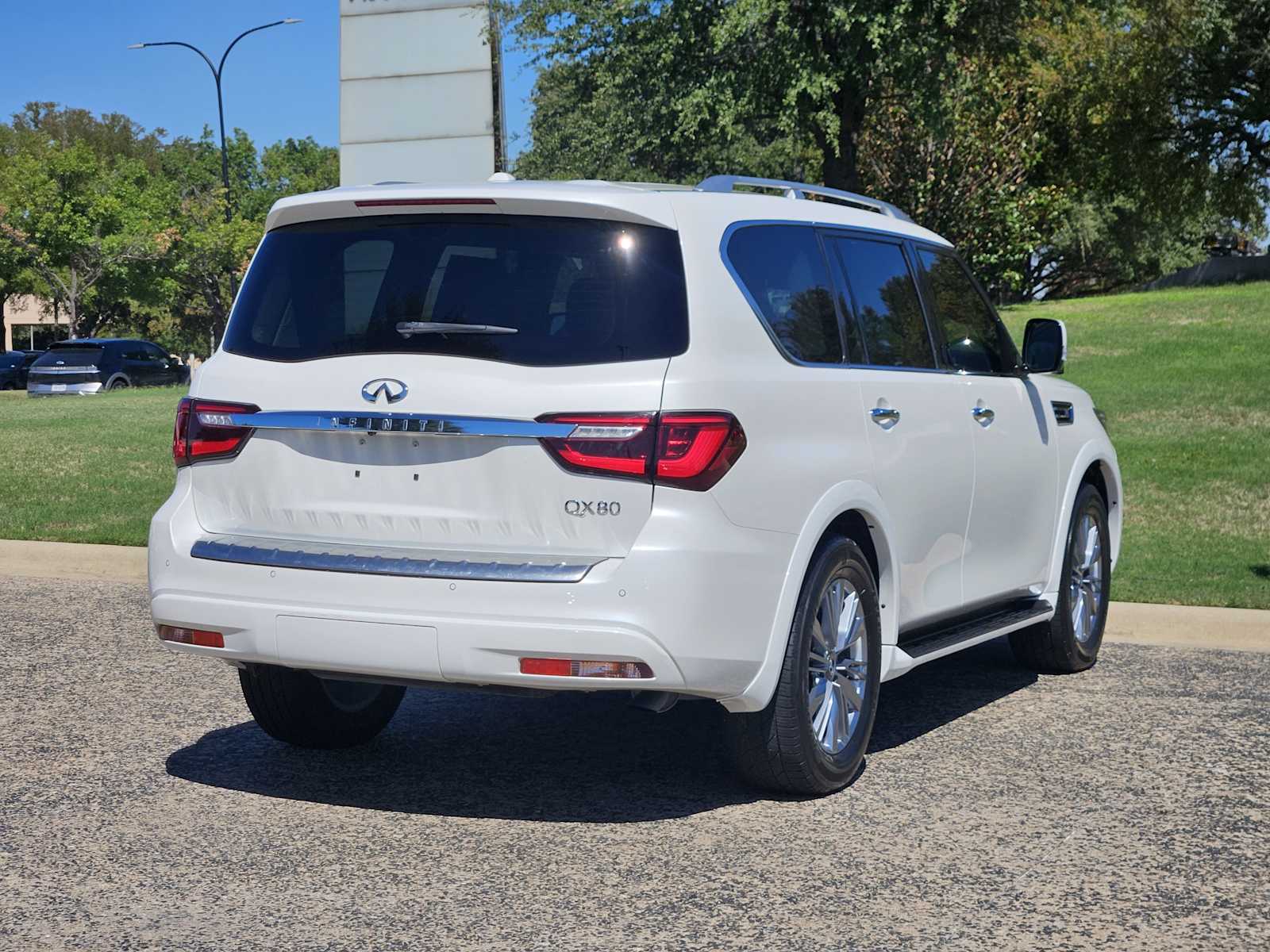 Certified Used 2022 Moonstone White INFINITI LUXE image 6