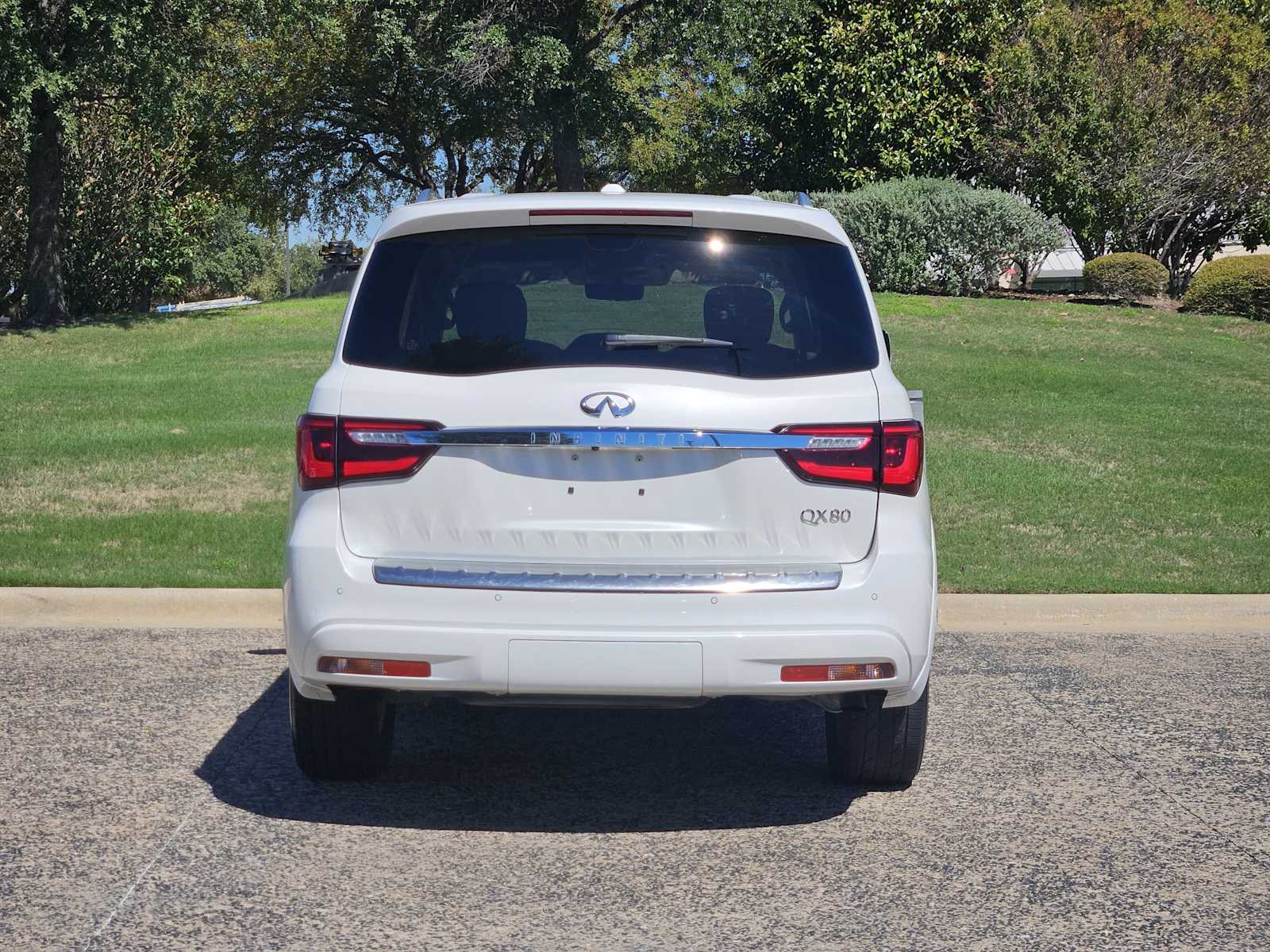 Certified Used 2022 Moonstone White INFINITI LUXE image 5