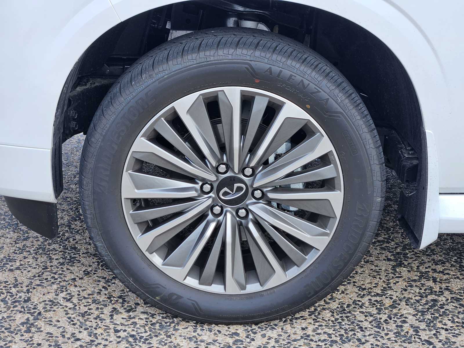 New 2027 RADIANT WHITE INFINITI LUXE image 7