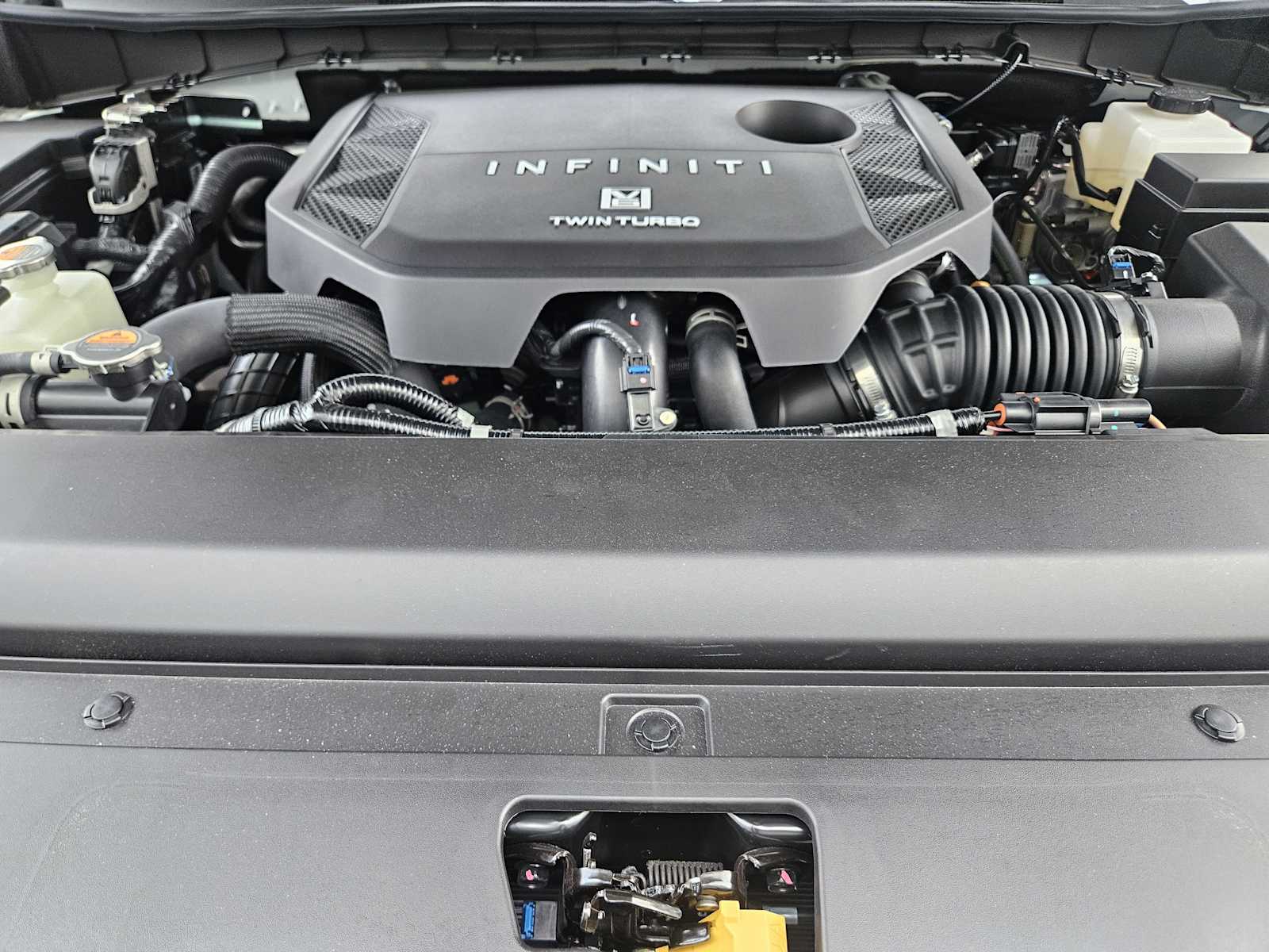 New 2027 RADIANT WHITE INFINITI LUXE image 23