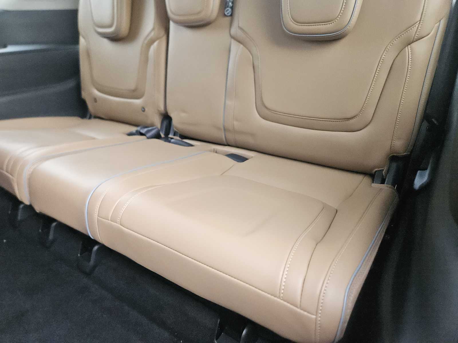 New 2027 RADIANT WHITE INFINITI LUXE image 22