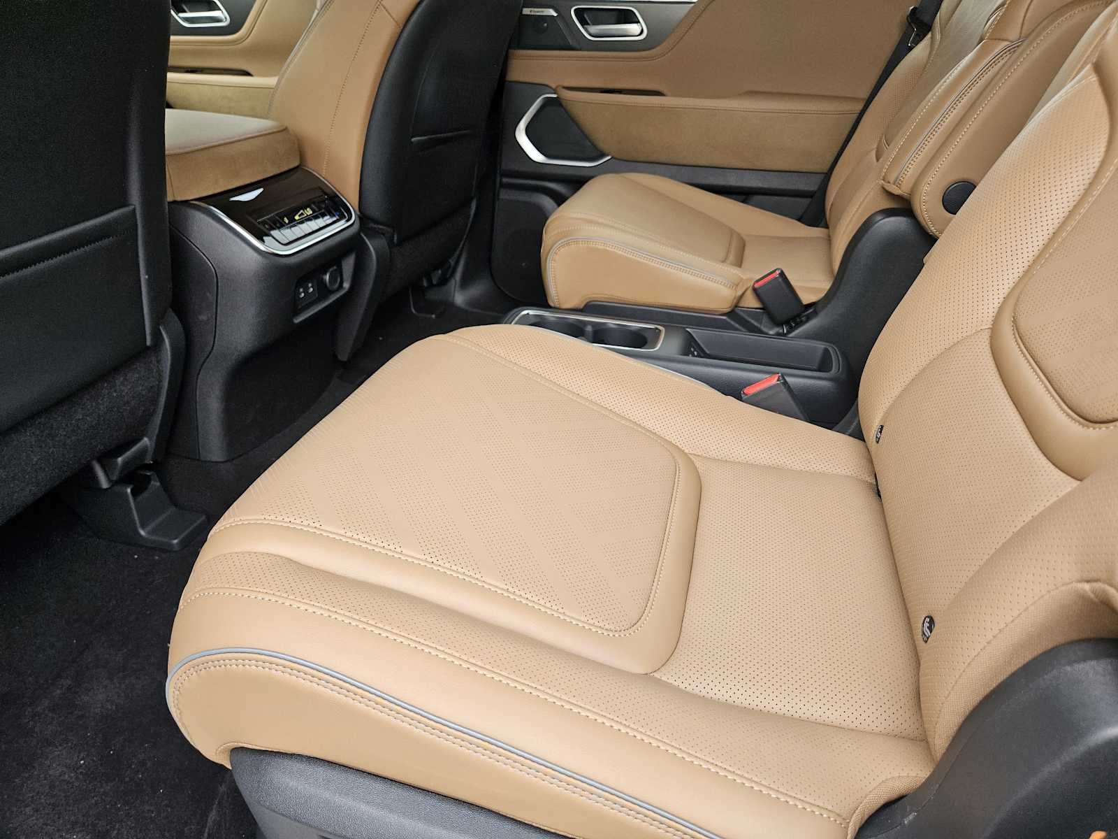 New 2027 RADIANT WHITE INFINITI LUXE image 21