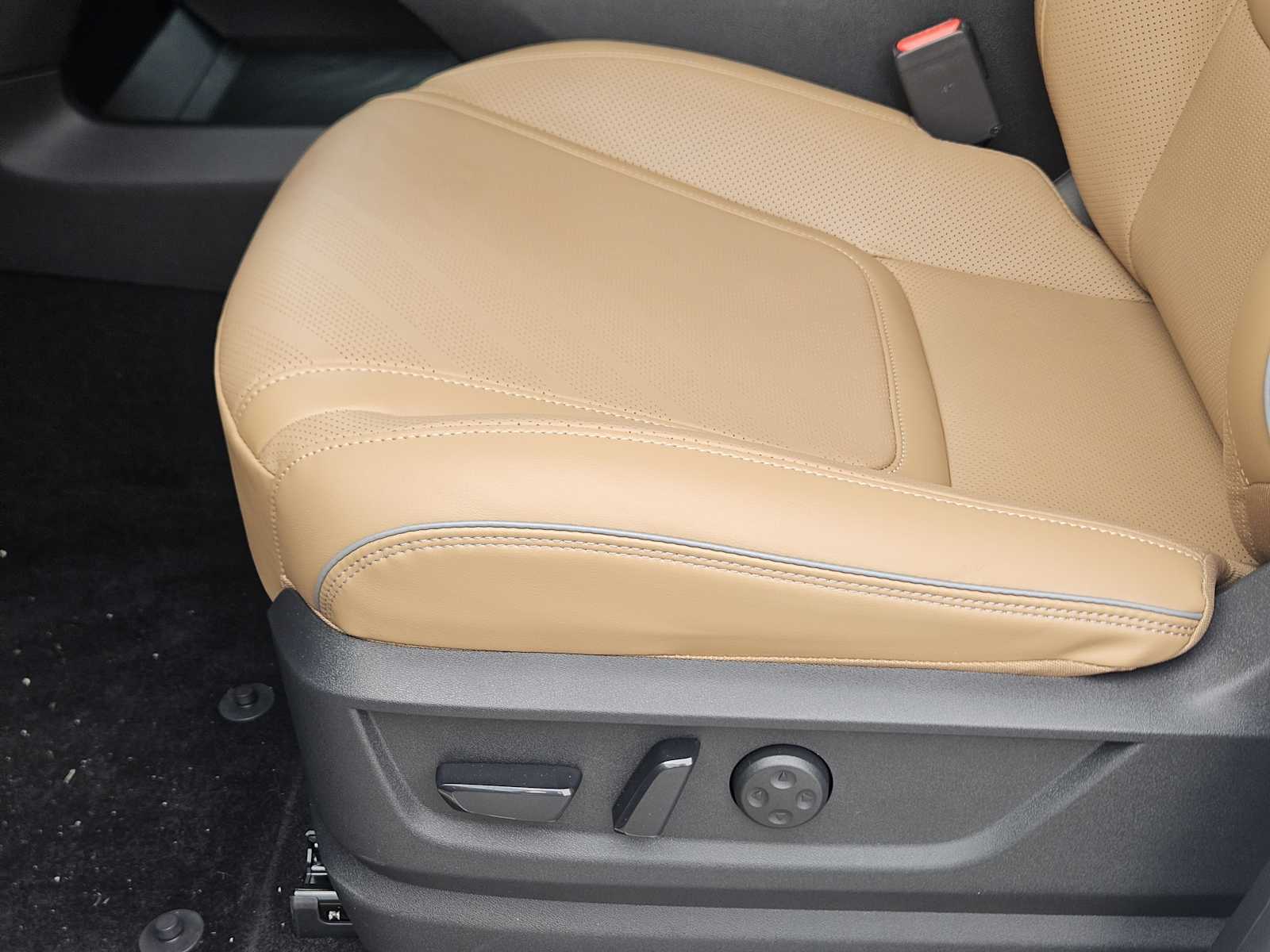 New 2027 RADIANT WHITE INFINITI LUXE image 18