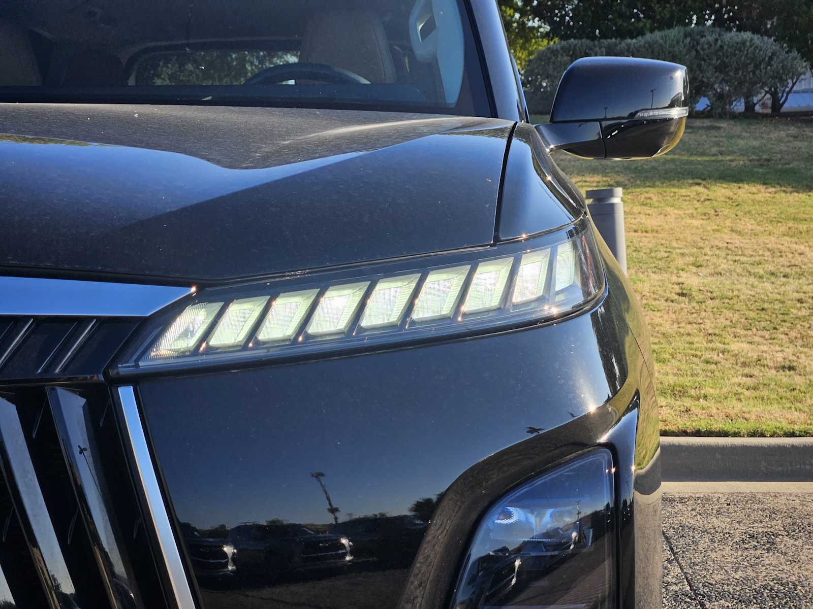 Certified Used 2025 Black Obsidian INFINITI LUXE image 10