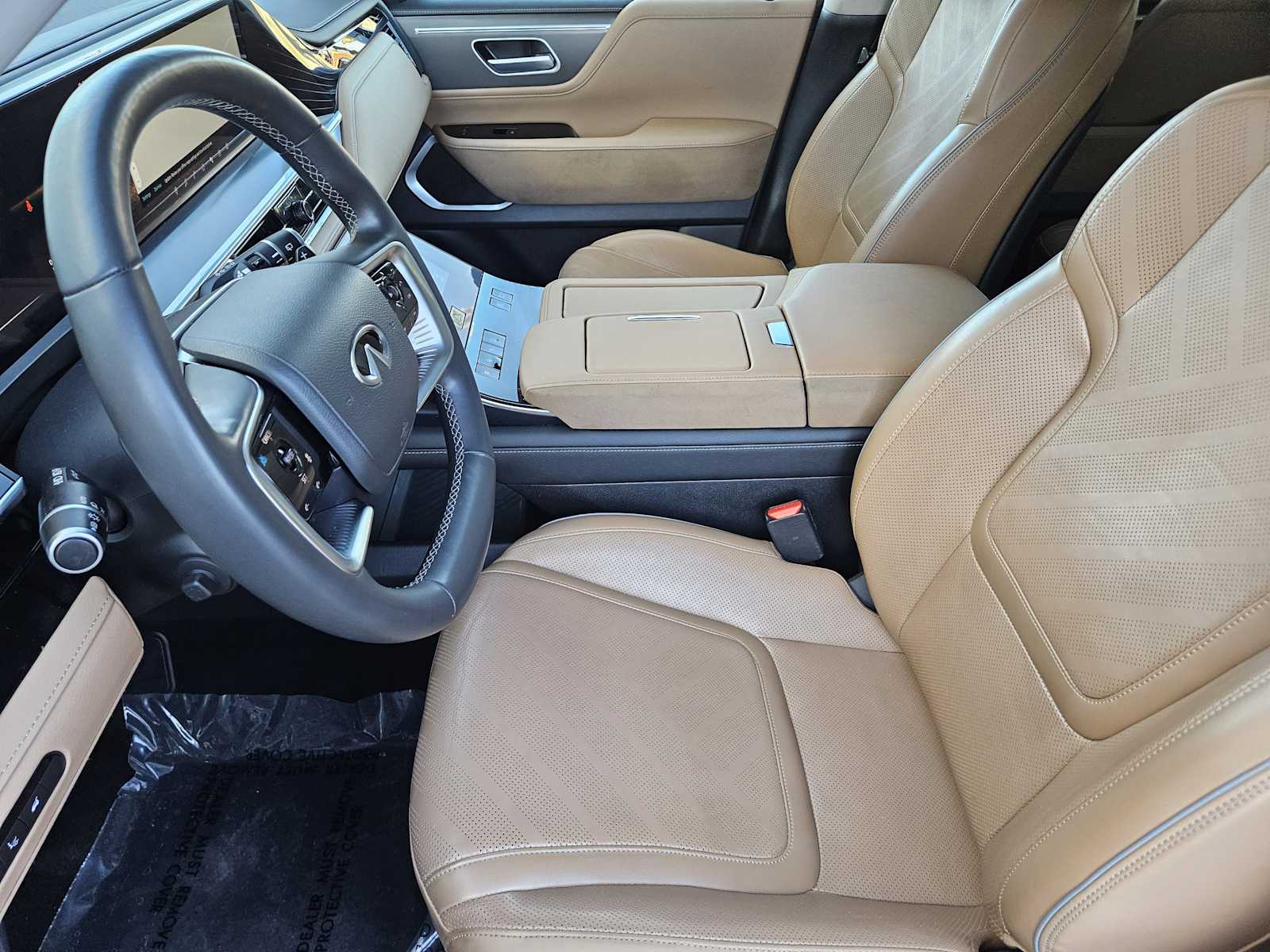 Certified Used 2025 Black Obsidian INFINITI LUXE image 12