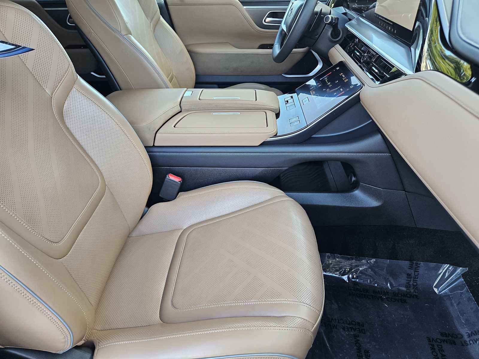 Certified Used 2025 Black Obsidian INFINITI LUXE image 13
