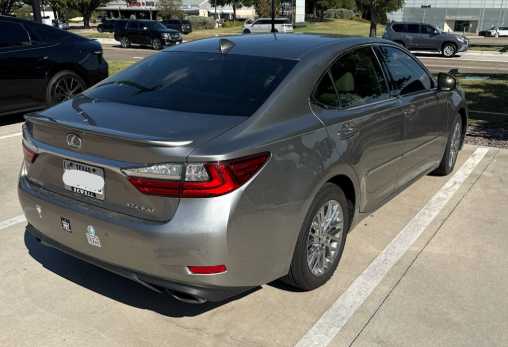 Used 2017 Atomic Silver Lexus  image 4