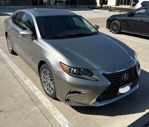 Used 2017 Atomic Silver Lexus  image 2