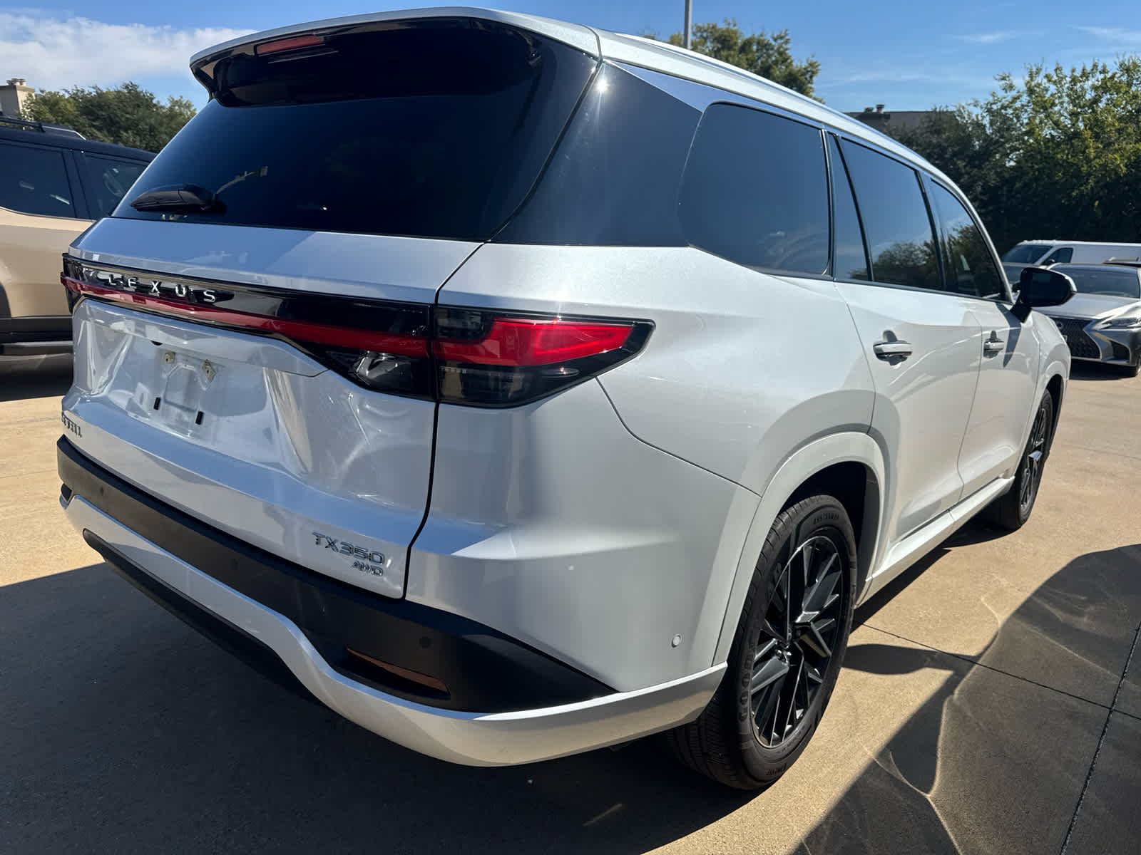 Certified Used 2025 Wind Chill Pearl Lexus Premium image 5