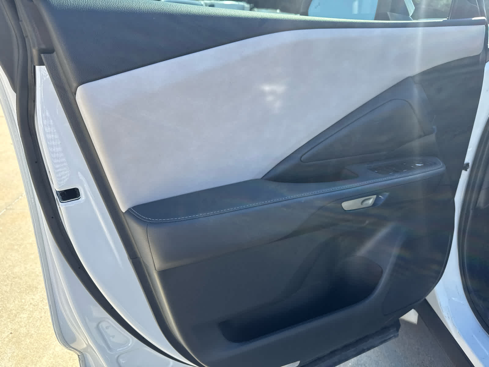 Certified Used 2025 Wind Chill Pearl Lexus Premium image 8