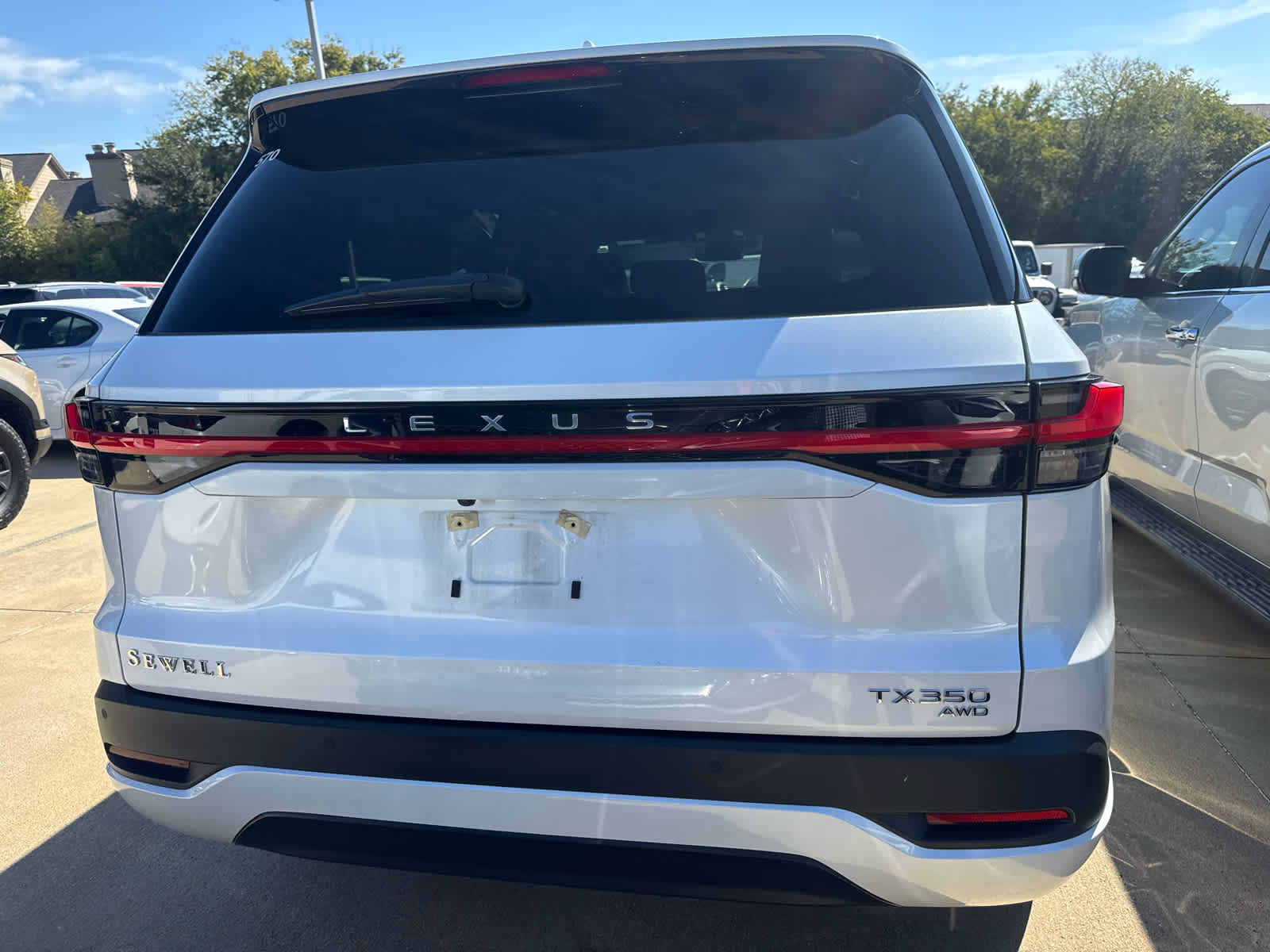 Certified Used 2025 Wind Chill Pearl Lexus Premium image 6