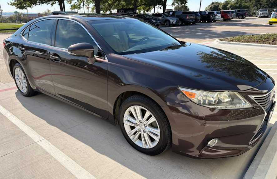 Used 2013 Fire Agate Pearl Lexus 4dr Sdn image 2