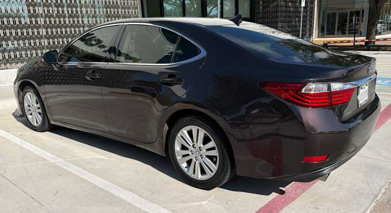 Used 2013 Fire Agate Pearl Lexus 4dr Sdn image 4
