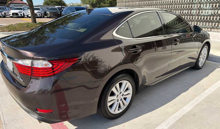 Used 2013 Fire Agate Pearl Lexus 4dr Sdn image 3