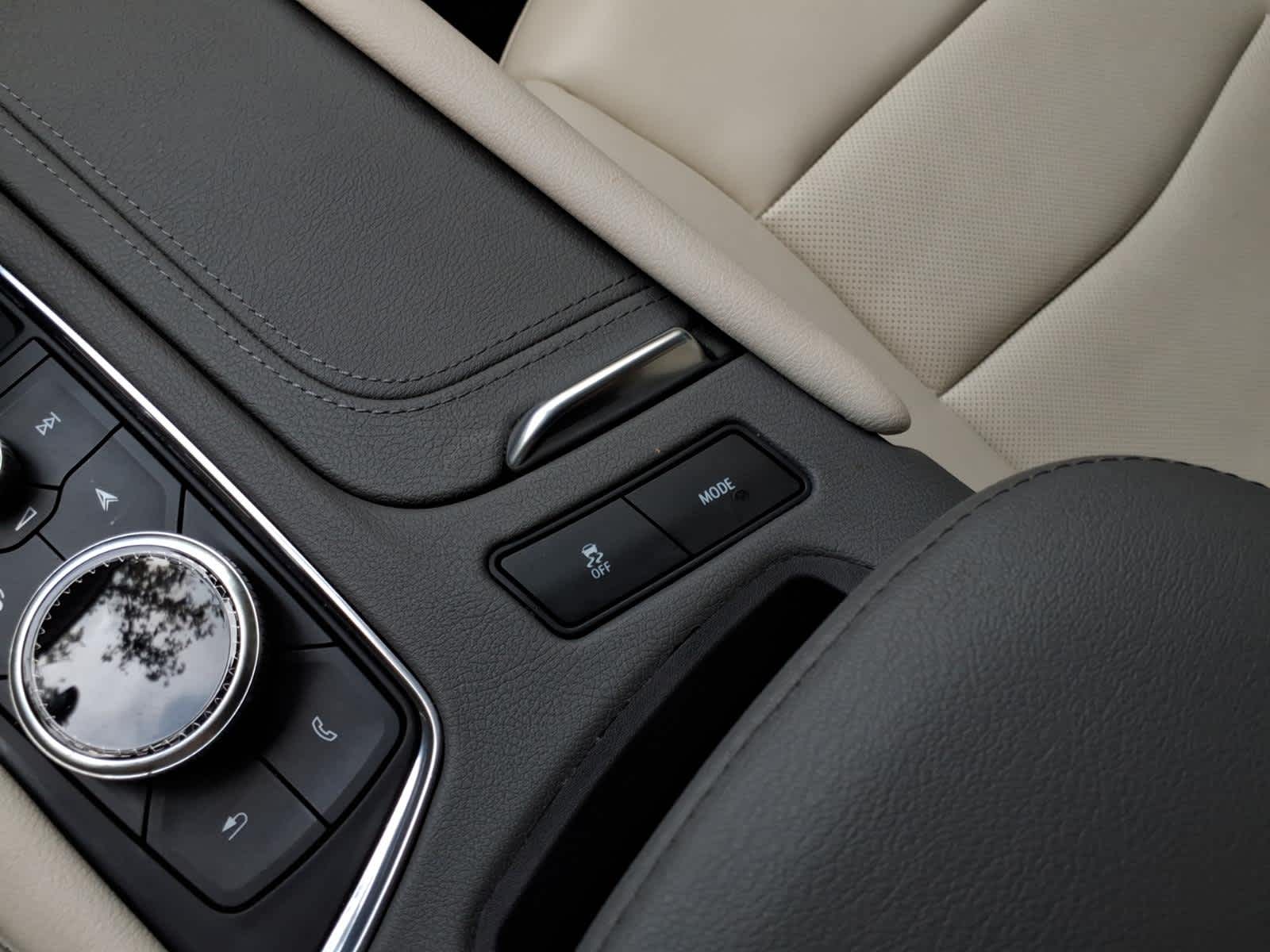 Used 2025 Argent Silver Metallic Cadillac Premium Luxury image 22